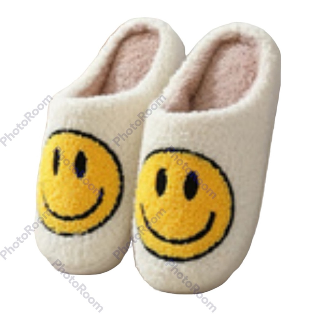 Smile motif wht yellow slippers molded bottom NWT size 7.5-8 Fun summer gift